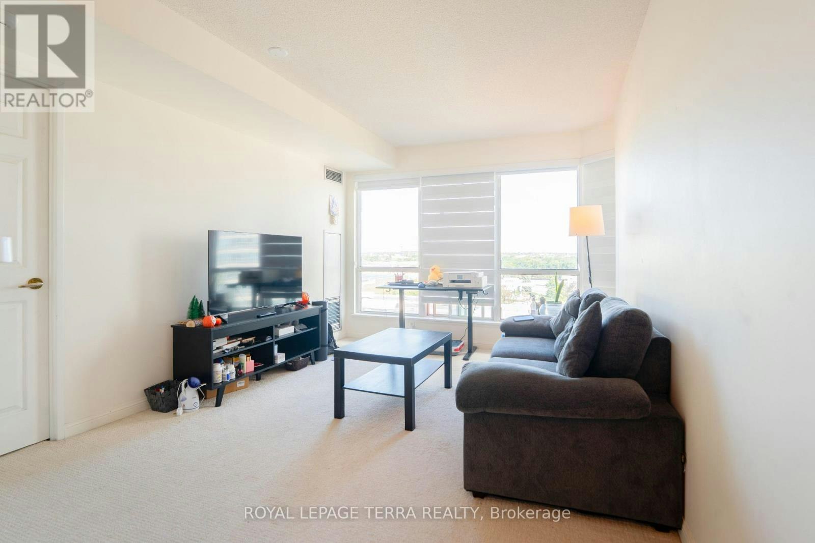 915-8 Lee Centre Drive, Toronto, ON, M1H 3H8 - 2