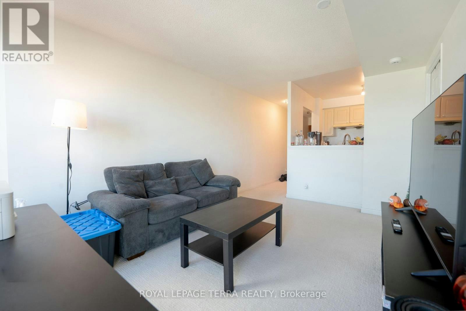 915-8 Lee Centre Drive, Toronto, ON, M1H 3H8