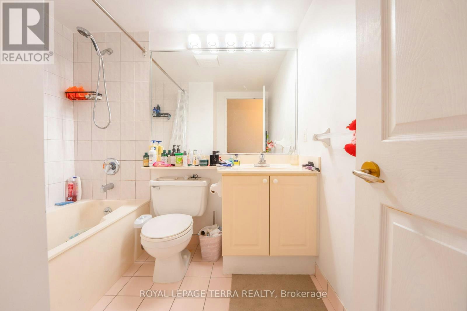 915-8 Lee Centre Drive, Toronto, ON, M1H 3H8 - 7