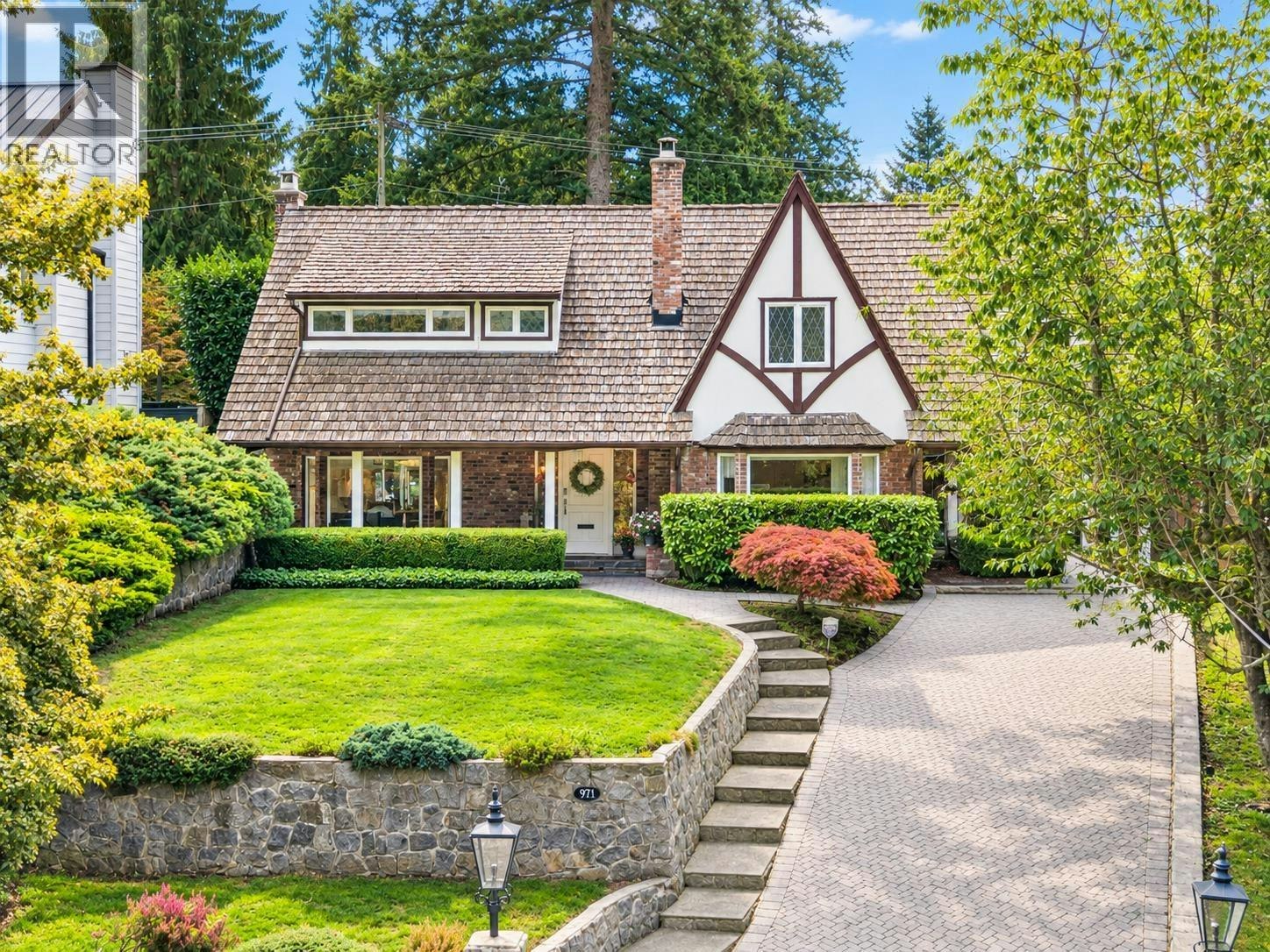 971 Canyon Boulevard, North Vancouver, BC, V7R 2K2