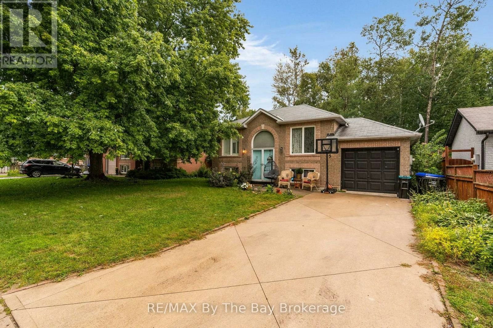 5 Brillinger Drive, Wasaga Beach, ON, L9Z 1L4