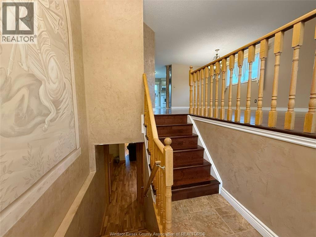 546 Compton Court, Windsor, ON, N9H 4P7 - 2
