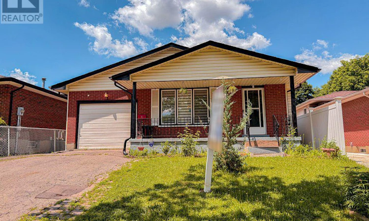 8 Poplar Crescent