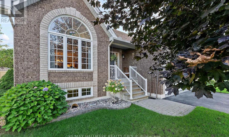95 Lloydalex Crescent