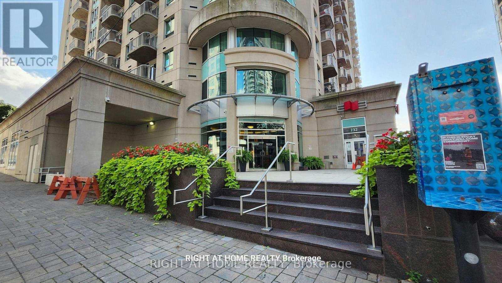 1104-234 Rideau Street, Ottawa, ON, K1N 0A9 - 2