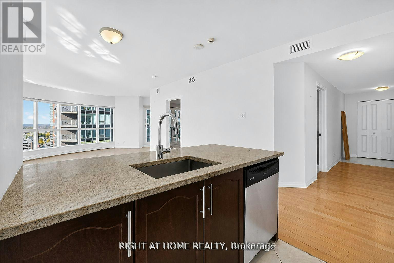 1601-242 Rideau Street, Ottawa, ON, K1N 0B7 - 15