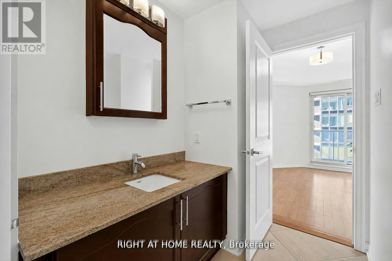 1601-242 Rideau Street, Ottawa, ON, K1N 0B7 - 23