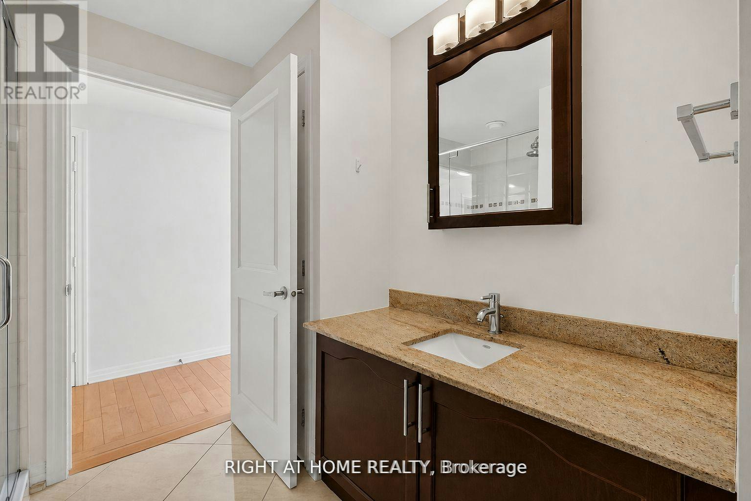 1601-242 Rideau Street, Ottawa, ON, K1N 0B7 - 21