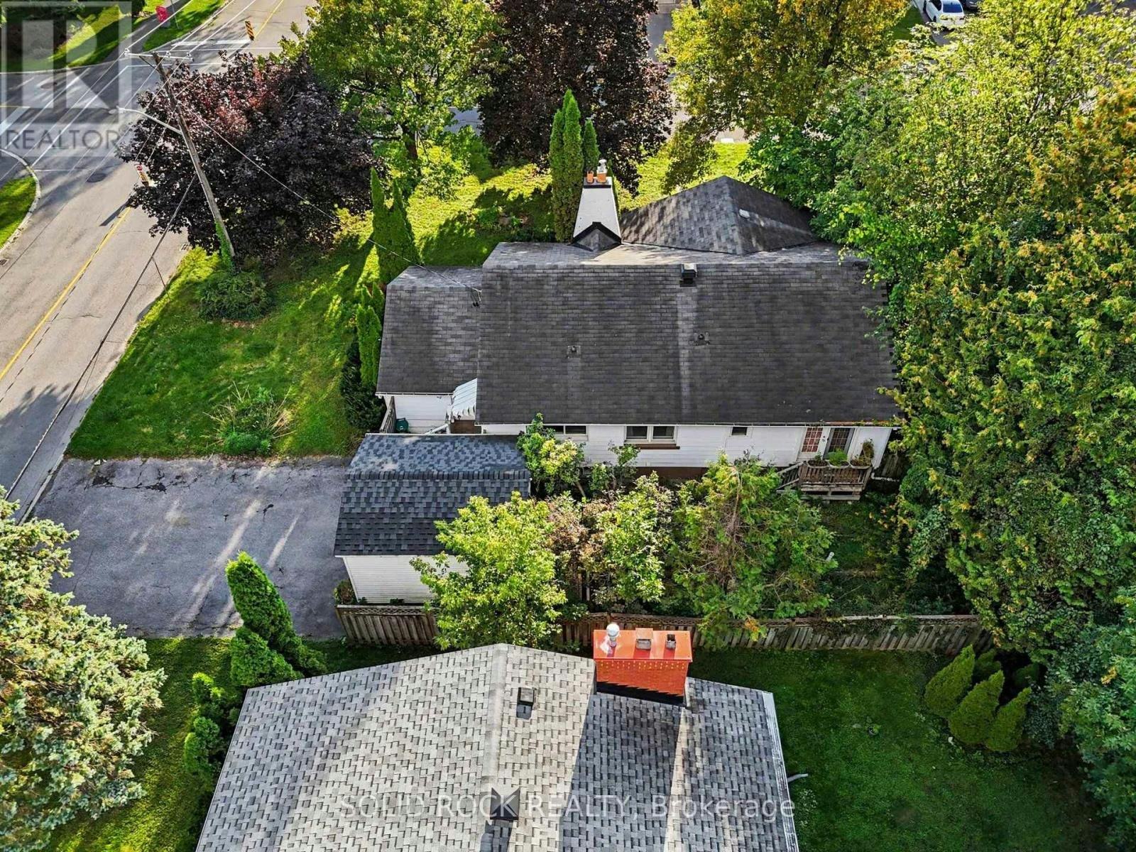 889 Mountainview Avenue, Ottawa, ON, K2B 5G1