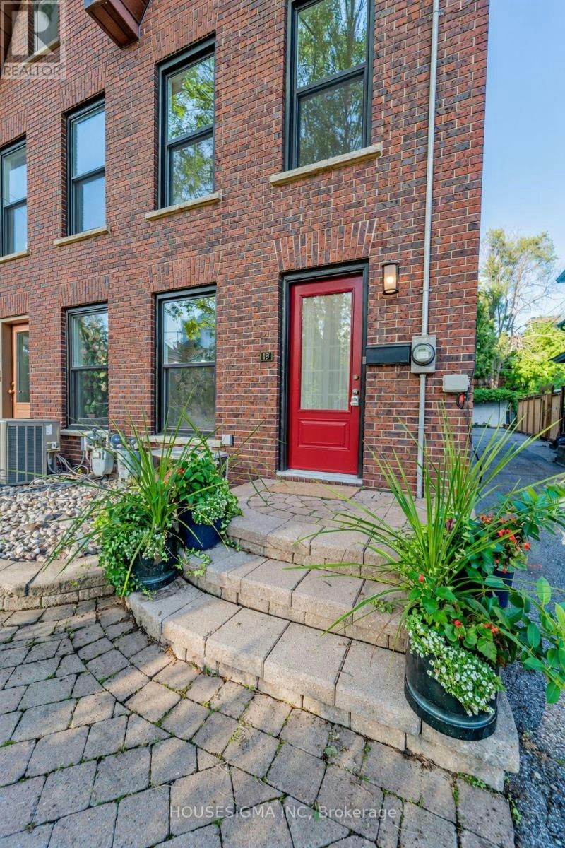 43 Sweetland Avenue, Ottawa, ON, K1N 7T7