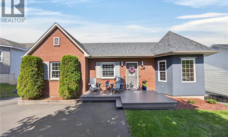 25 Glen Eyre Court