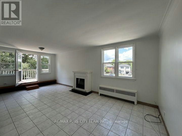 2-3432 Bathurst Street, Toronto, ON, M6A 2C2