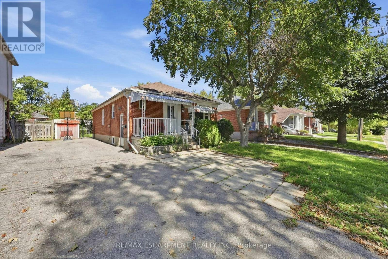 LOWER-292 Bogert Avenue, Toronto, ON, M2N 1L5