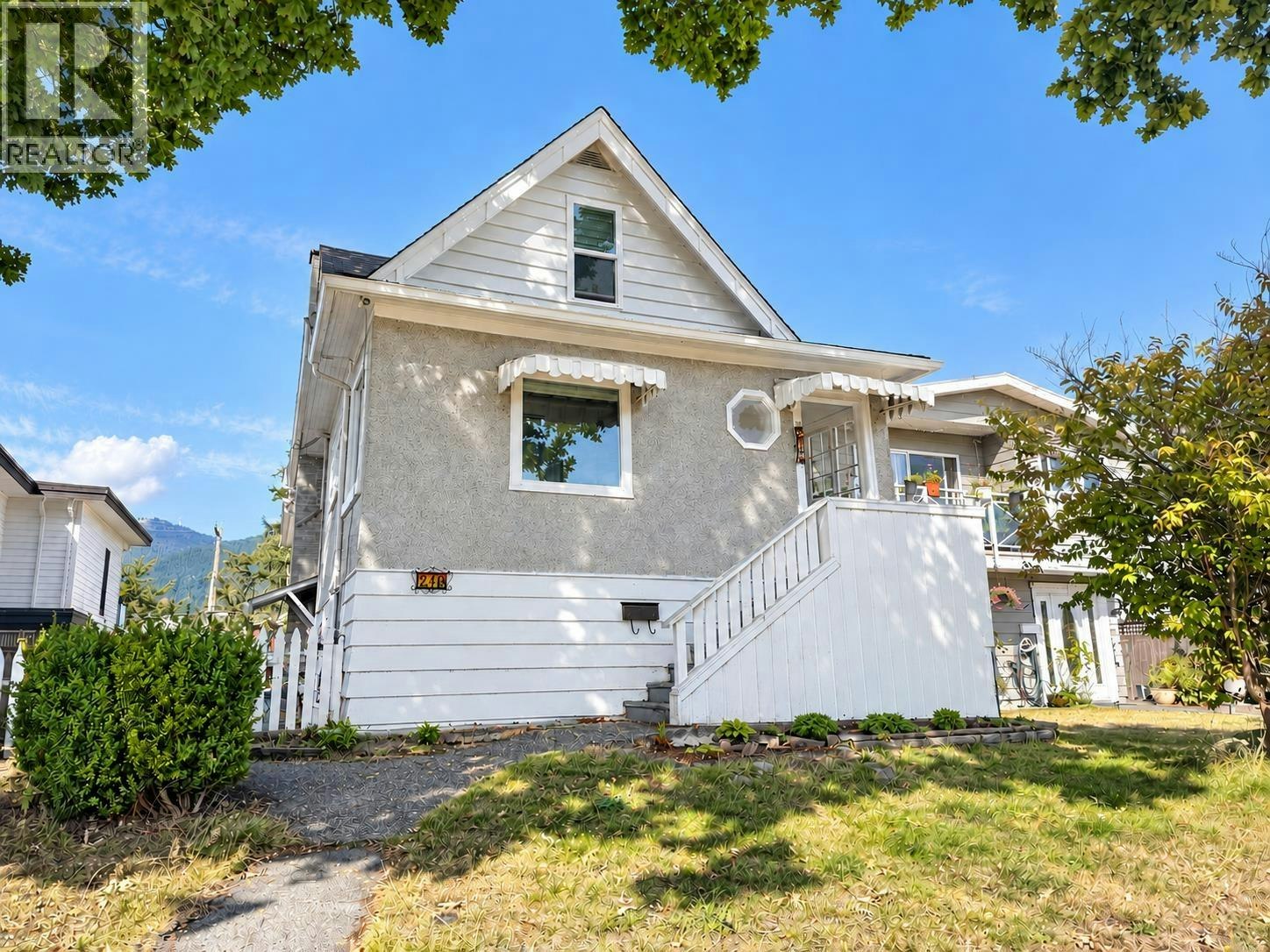 216 E 18th Street, North Vancouver, BC, V7L 2X6
