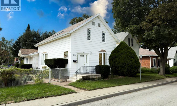 210 Adelaide Street South