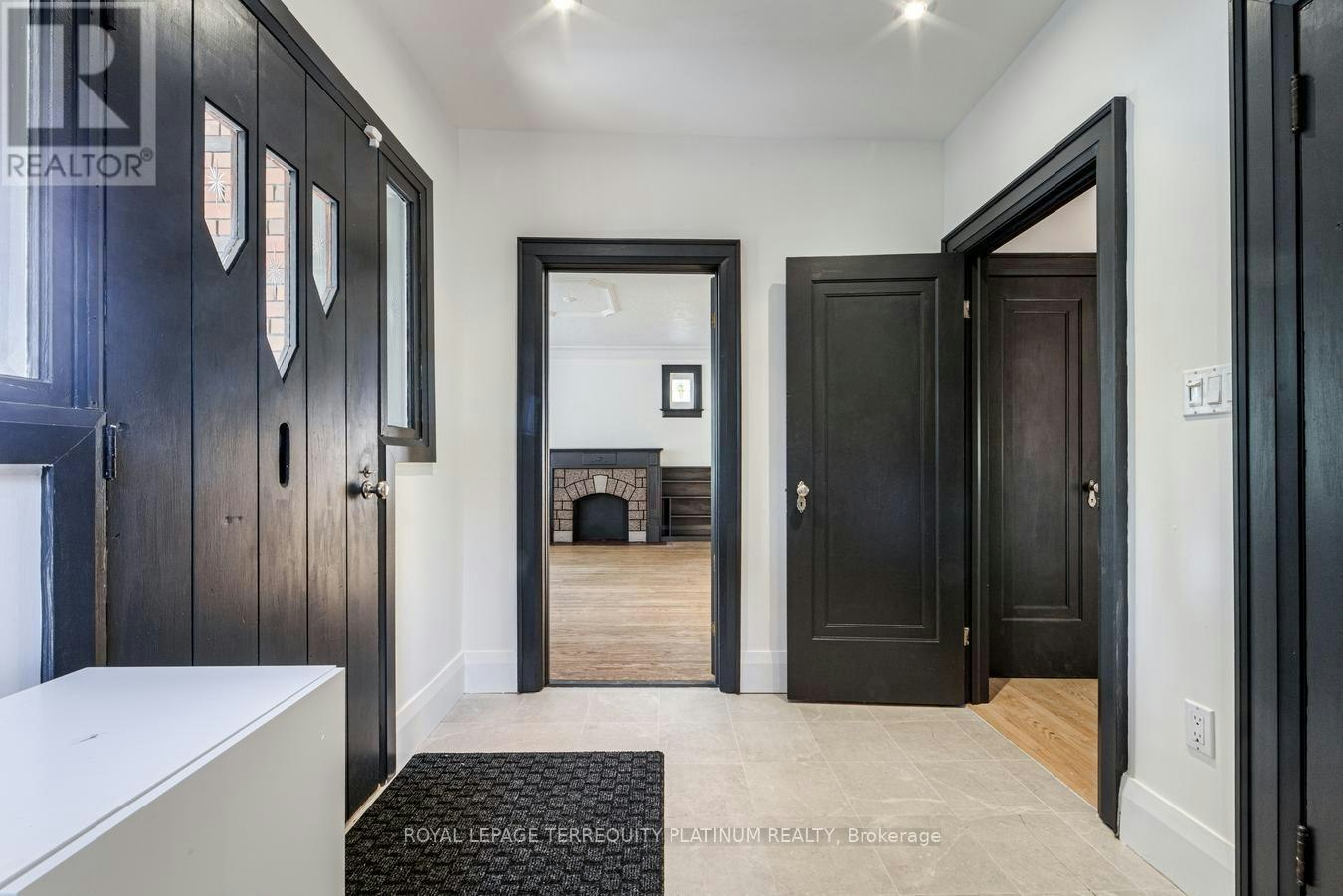 204 Ellerslie Avenue, Toronto, ON, M2N 1Y4 - 4