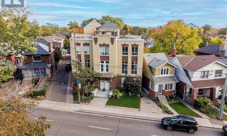 D-957 Broadview Avenue