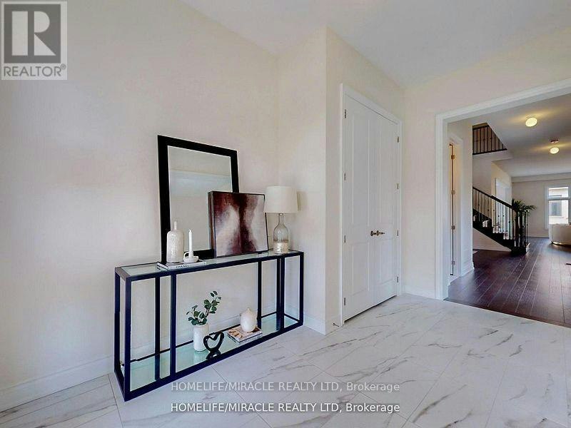 25 Joiner Circle, Whitchurch-Stouffville, ON, L4A 4W9 - 3