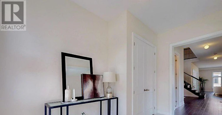 25 Joiner Circle, Whitchurch-Stouffville, ON, L4A 4W9 - 3