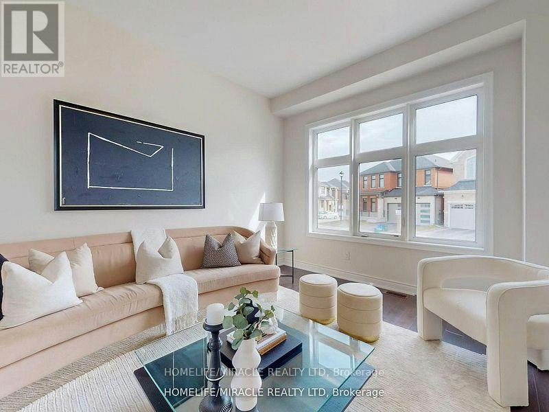 25 Joiner Circle, Whitchurch-Stouffville, ON, L4A 4W9 - 4