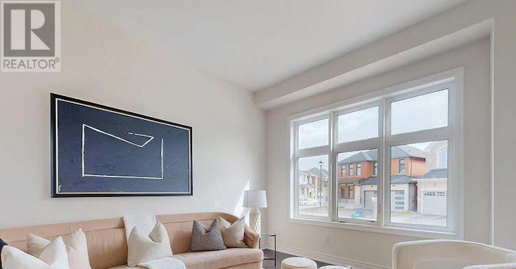 25 Joiner Circle, Whitchurch-Stouffville, ON, L4A 4W9 - 4