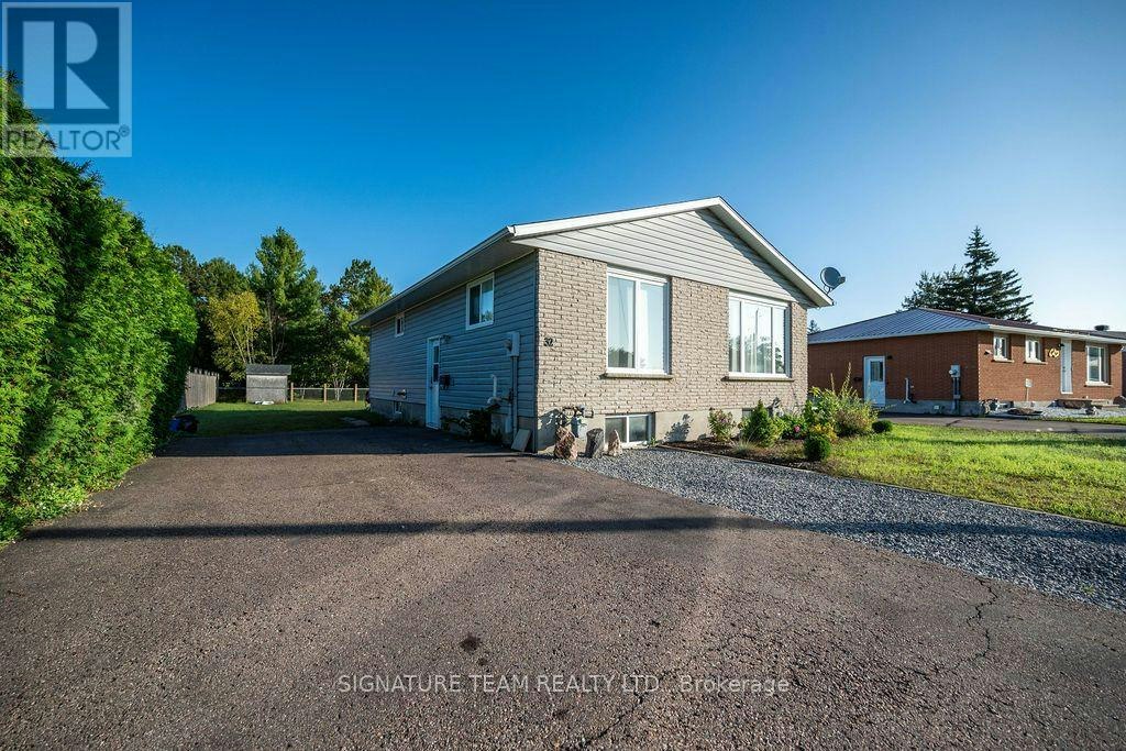 32 Herman Street, Petawawa, ON, K8H 1W2