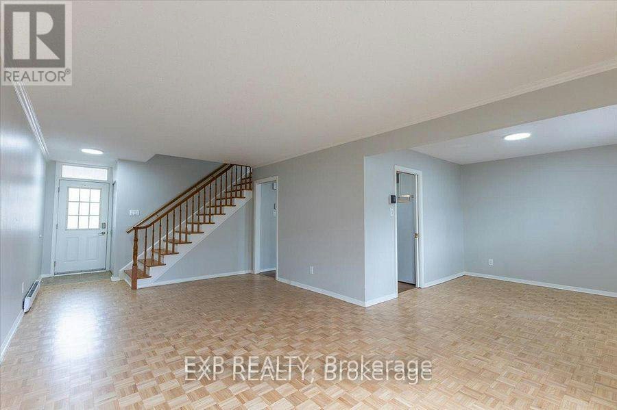 15 Jansen Road, Ottawa, ON, K2H 5W6 - 6