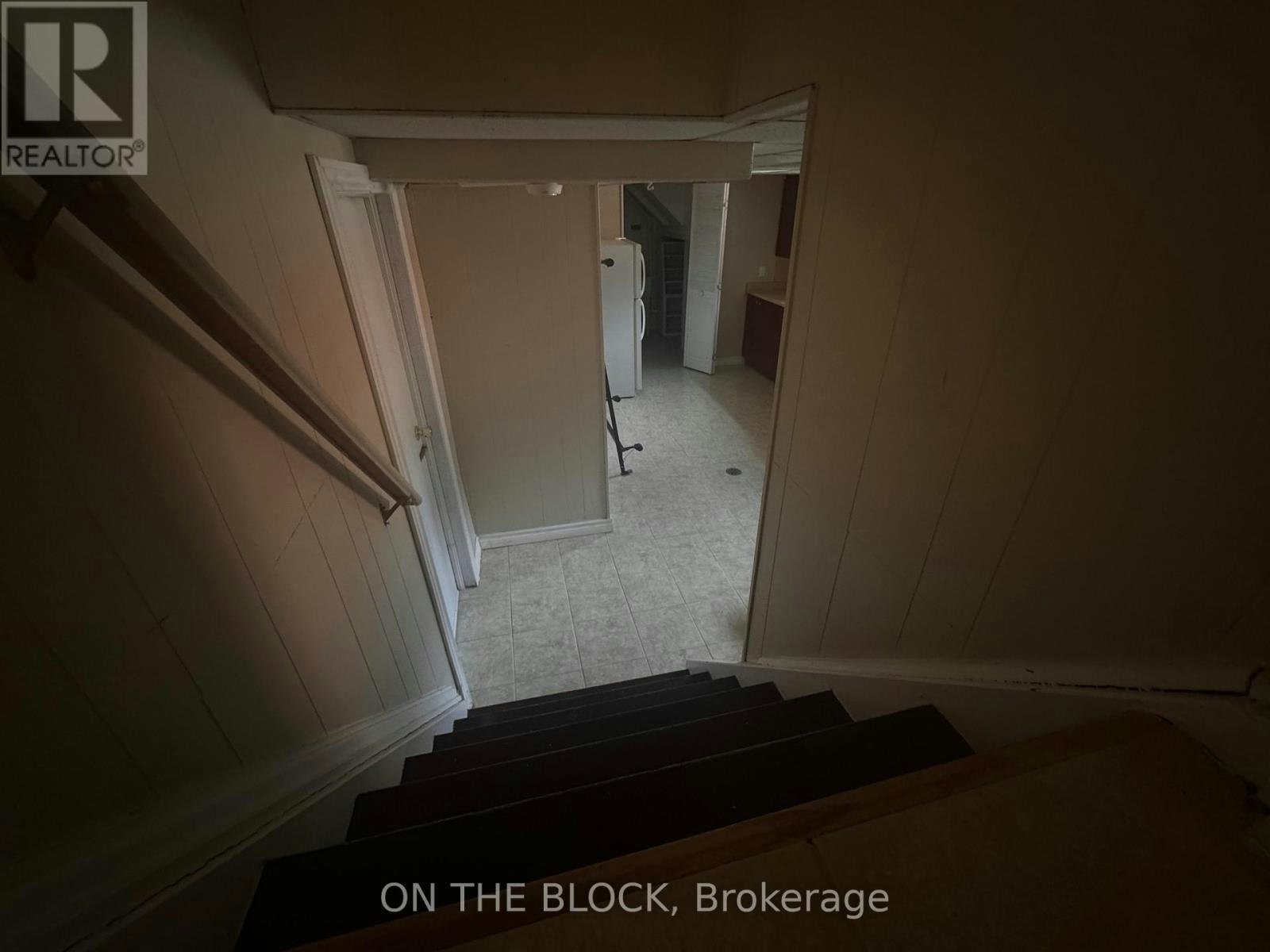 33 Harrington Crescent, Toronto, ON, M2M 2Y6 - 4
