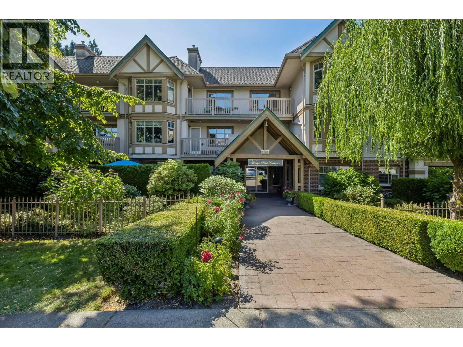 304-2059 Chesterfield Avenue, North Vancouver, BC, V7M 2P4