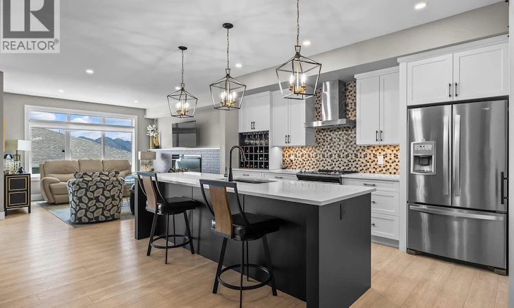 3352 Hawks Crescent