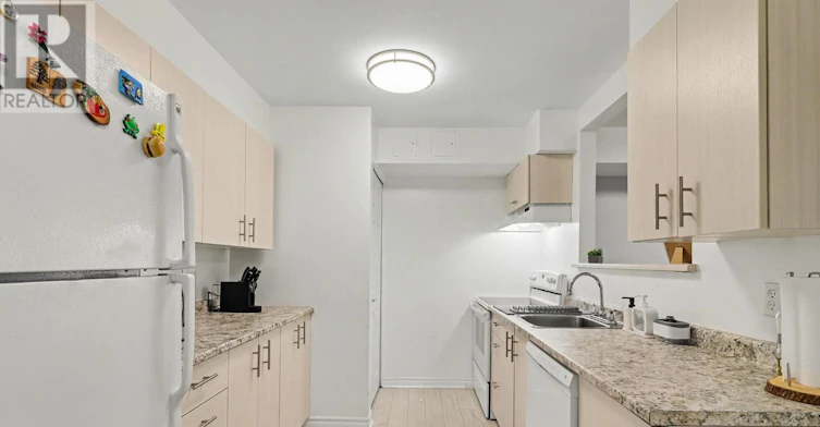 319-316 Lorry Greenberg Drive, Ottawa, ON, K1T 2P4 - 9