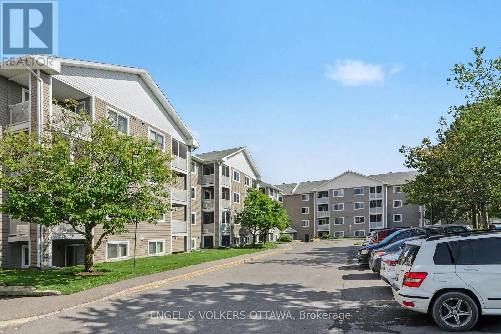 319-316 Lorry Greenberg Drive, Ottawa, ON, K1T 2P4 - 2