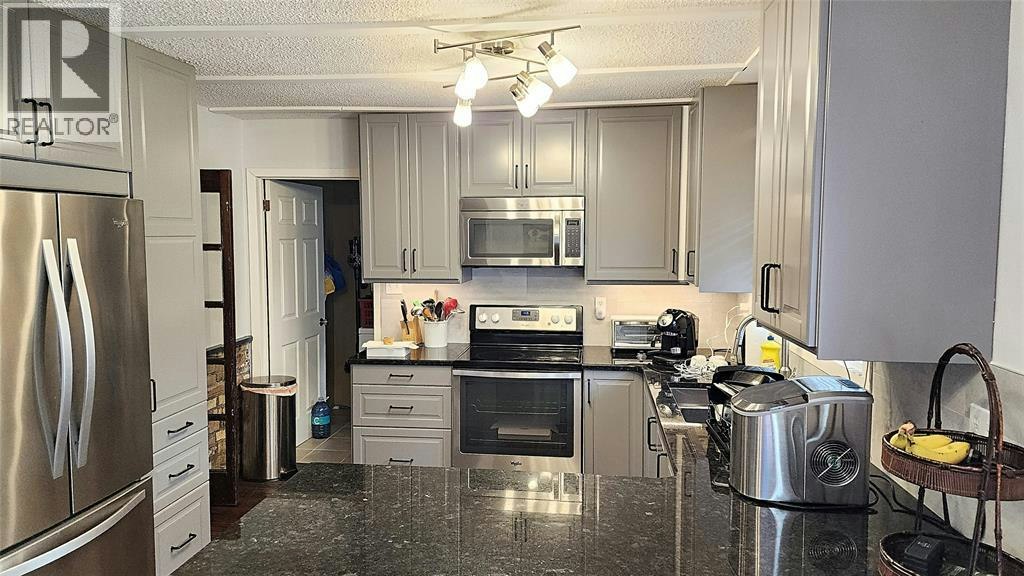 8468 Defore Drive, Lambton Shores, ON, N0M 1T0 - 3