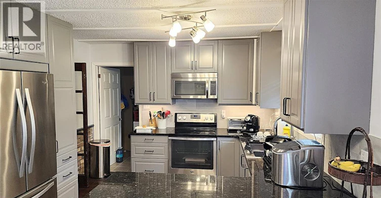 8468 Defore Drive, Lambton Shores, ON, N0M 1T0 - 3