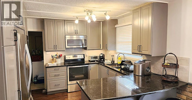8468 Defore Drive, Lambton Shores, ON, N0M 1T0 - 4