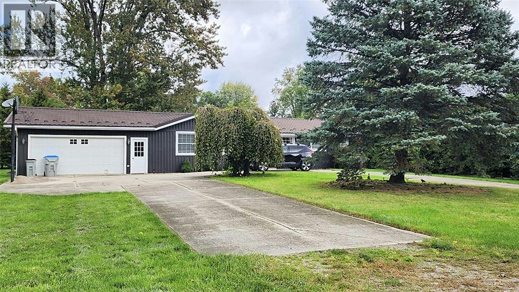 8468 Defore Drive, Lambton Shores, ON, N0M 1T0 - 2