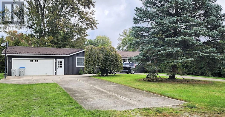 8468 Defore Drive, Lambton Shores, ON, N0M 1T0 - 2