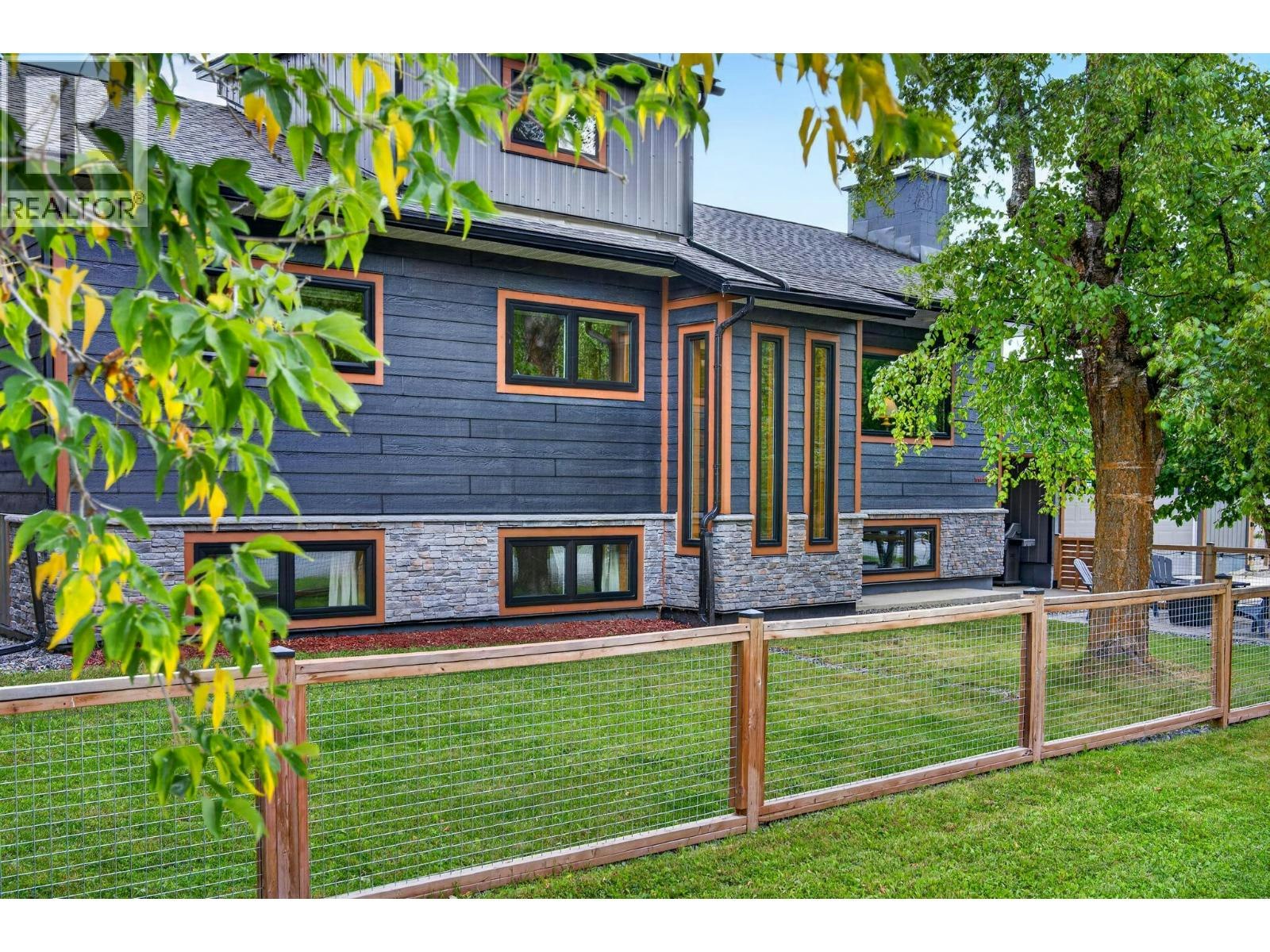 502 S 10th Street, Golden, BC, V0A 1H0