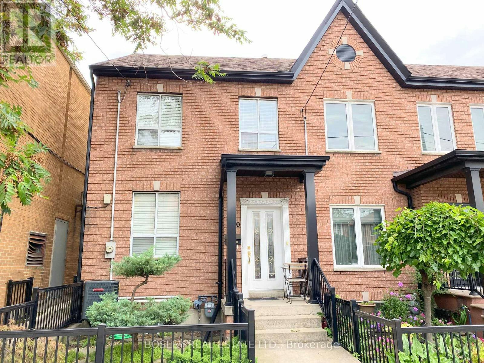 MAIN-260 Ossington Avenue, Toronto, ON, M6J 3A2