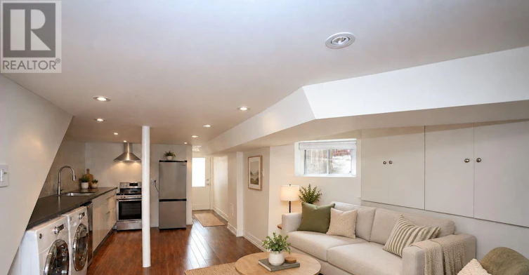 LOWER-506 Manning Avenue, Toronto, ON, M6G 2V7