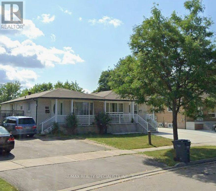 7464 Discus Crescent, Mississauga, ON, L4T 2V3