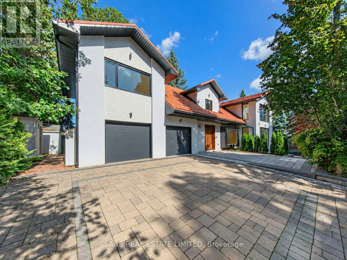 2 Addison Crescent, Toronto, ON, M3B 1K8