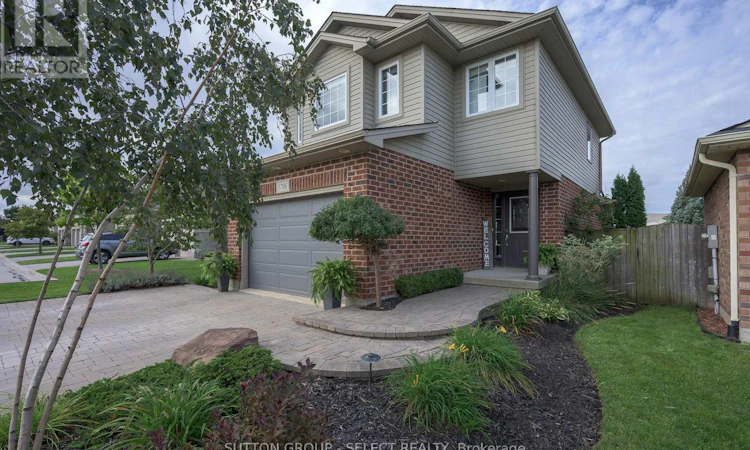 1706 Bayswater Crescent
