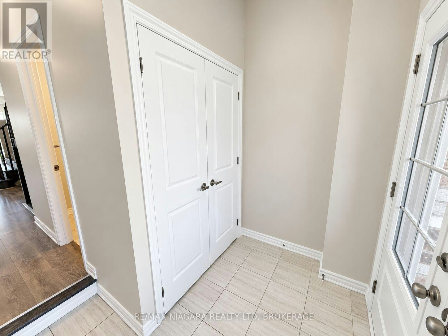109 Sapphire Way, Thorold, ON, L2V 0L5 - 2