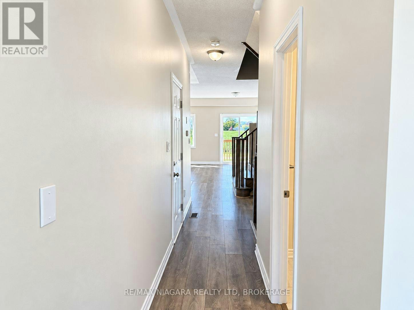 109 Sapphire Way, Thorold, ON, L2V 0L5 - 3
