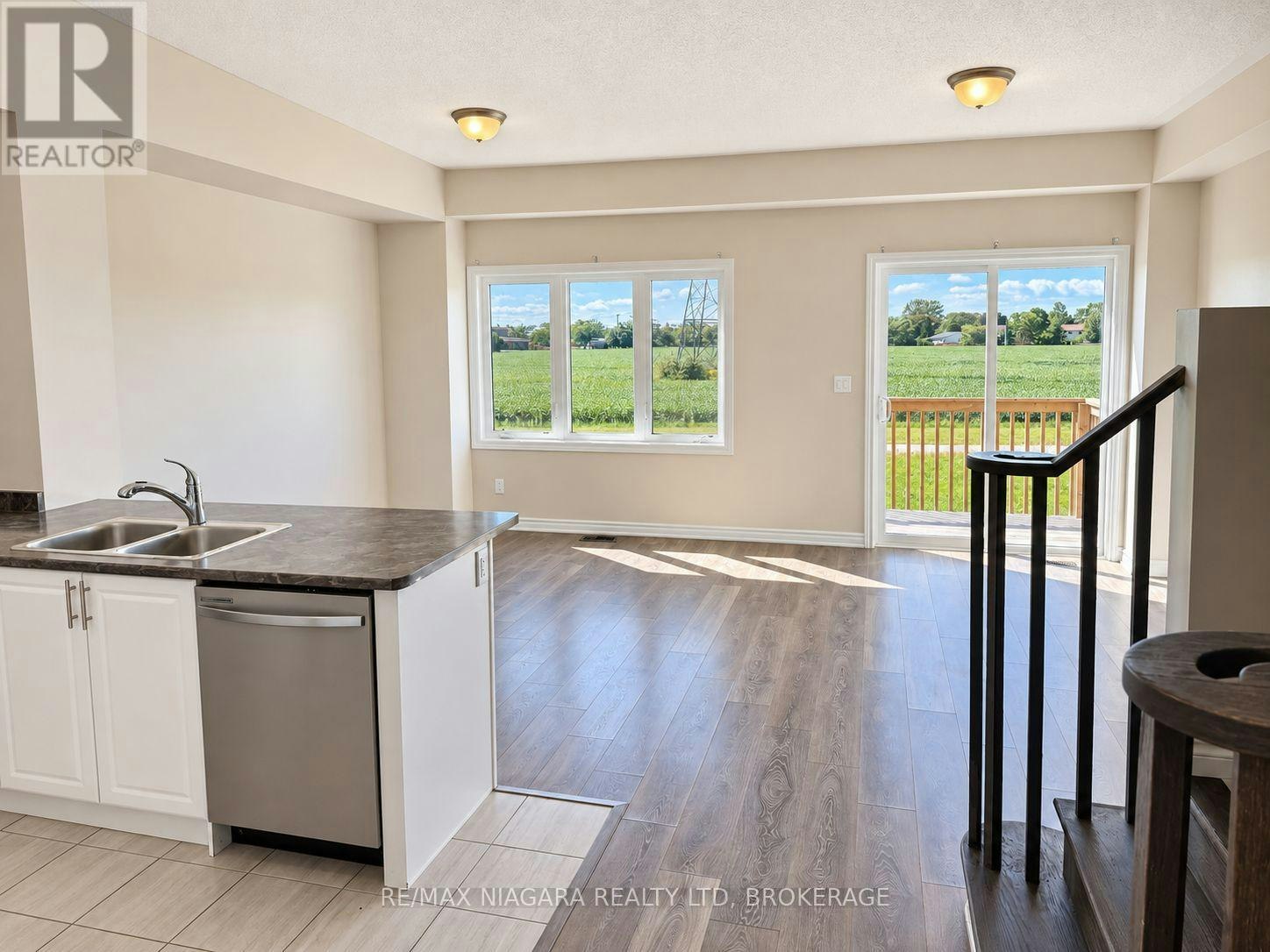 109 Sapphire Way, Thorold, ON, L2V 0L5 - 4