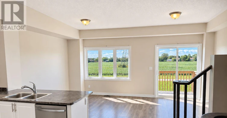 109 Sapphire Way, Thorold, ON, L2V 0L5 - 4