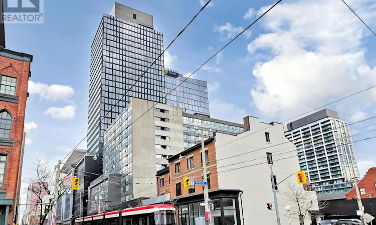 404-284 King Street E