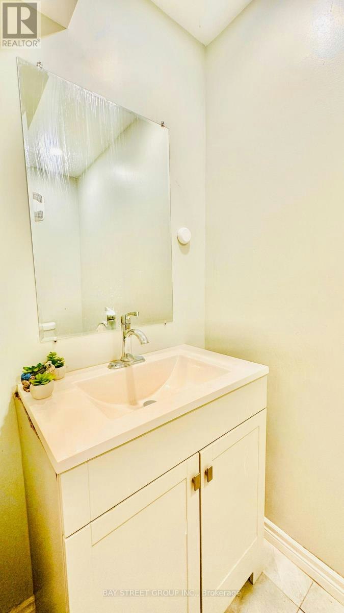 57 Medway Crescent, Toronto, ON, M1P 3T7 - 8