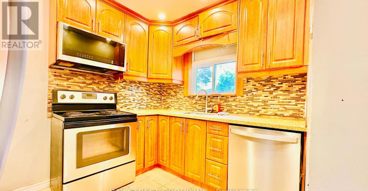 57 Medway Crescent, Toronto, ON, M1P 3T7 - 3